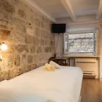 Private Accomodation Linda